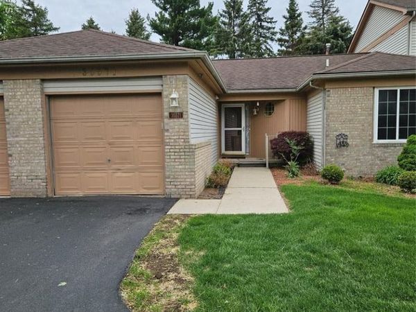 35571 Pheasant Lane, Westland, MI 48185