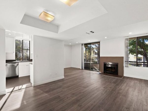 1950 Rodney Drive, Unit 105, Los Angeles, CA 90027
