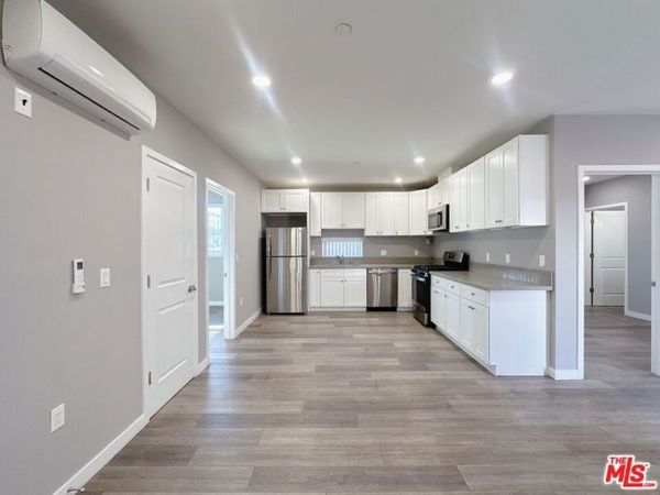 1107 1/2 S Hobart Boulevard, Los Angeles, CA 90006