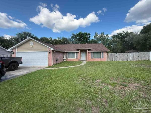 2706 Woodbury Ct, Navarre, FL 32566