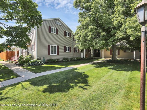 1627 Peppertree Lane, Lansing, MI 48912