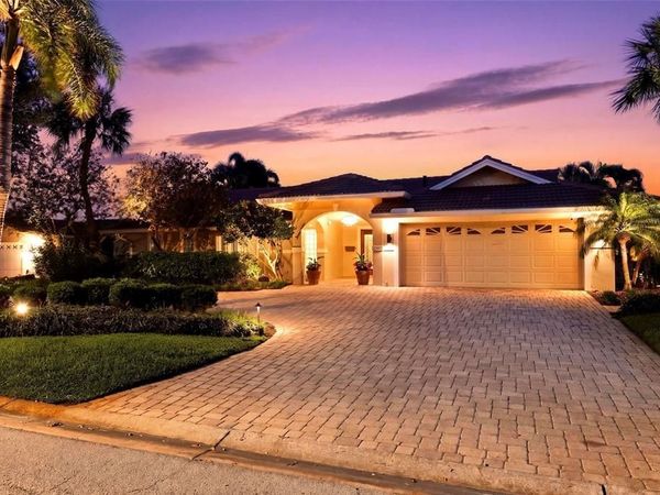2080 Hawaii Avenue NE, St. Petersburg, FL 33703
