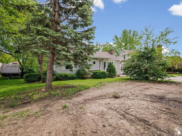 15524 Parkwood Drive, Monroe, MI 48161