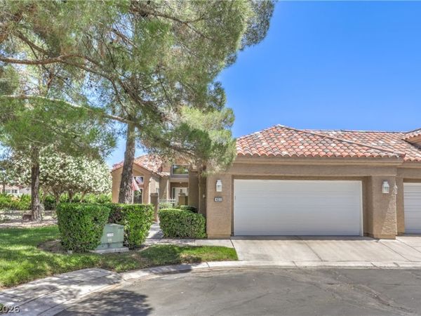 8211 Round Hills Circle , Las Vegas, NV 89113