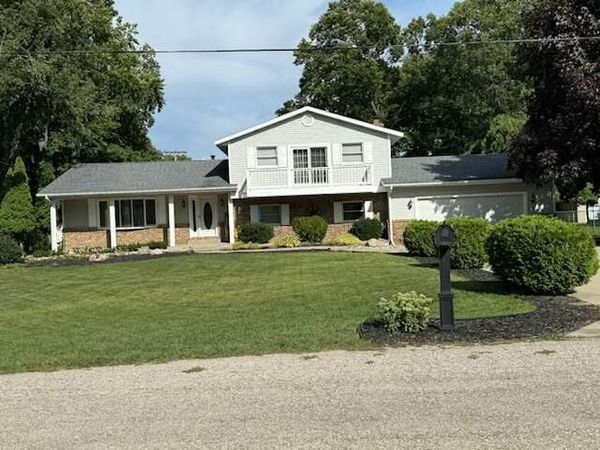 3734 Fern Hills Drive, Muskegon, MI 49444
