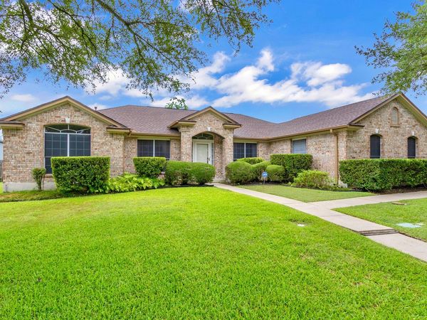 100 Adelfa DR, Round Rock, TX 78664