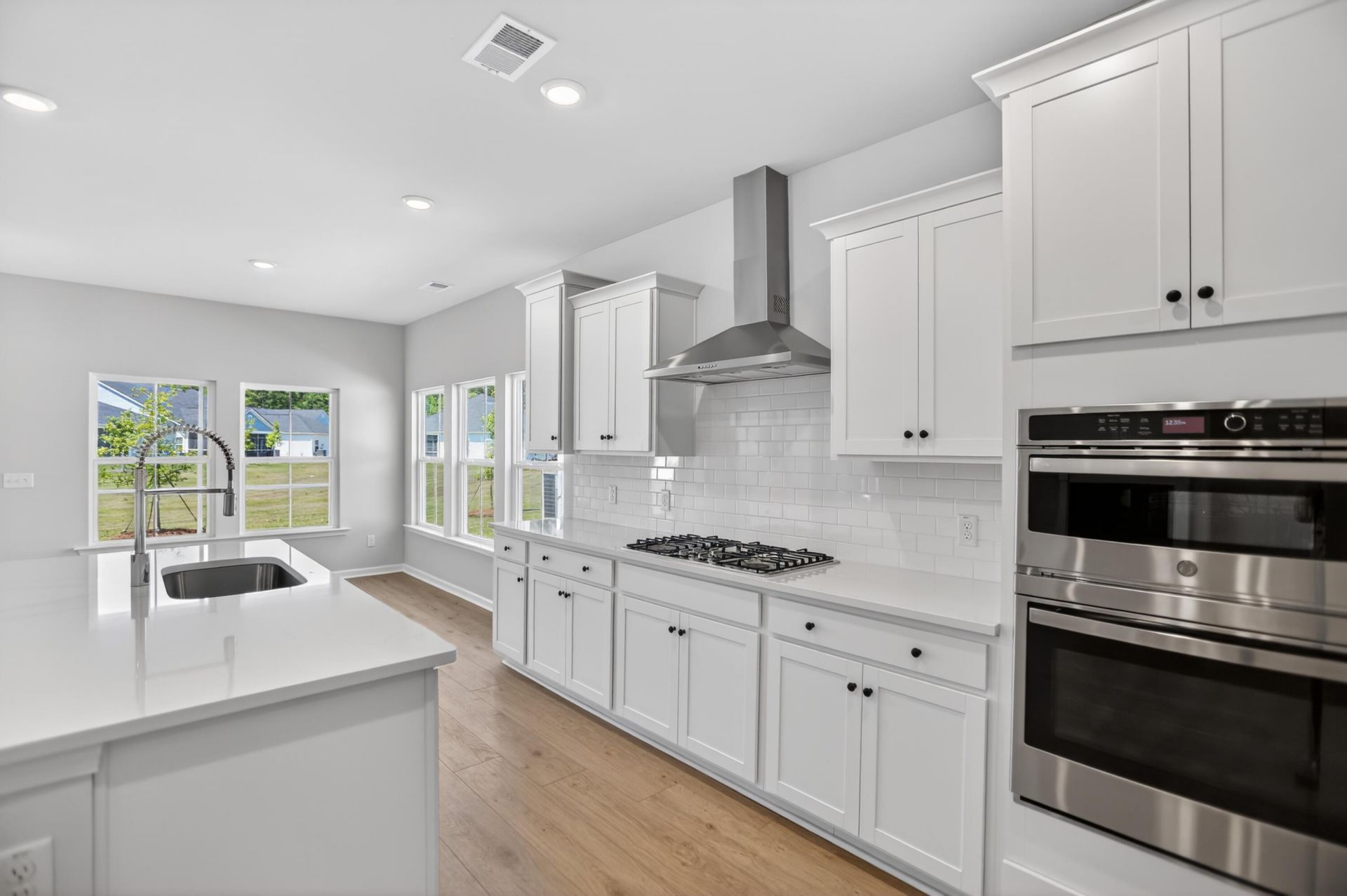 144 Ireland Drive Photo 8