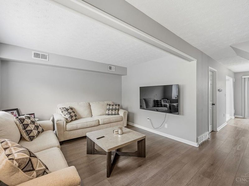 7752 Montgomery Rd, Sycamore Township, OH 45236 Photo 6