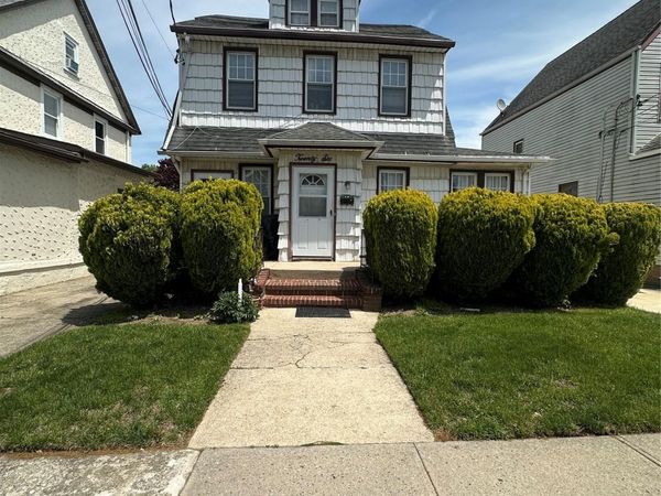 26 Starks Place , Lynbrook, NY 11563