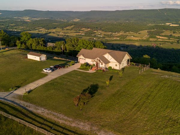 13242 Brockdell Road, Pikeville, TN 37367