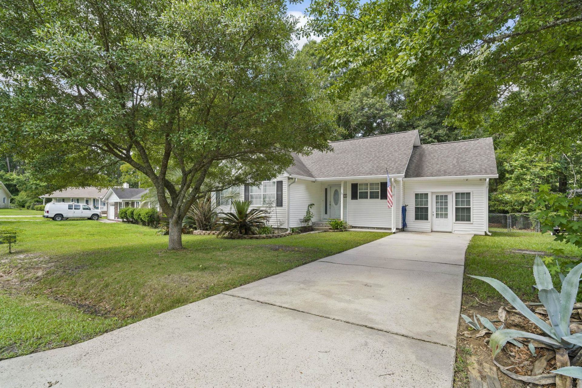 1021 Shem Creek Circle  Photo 6