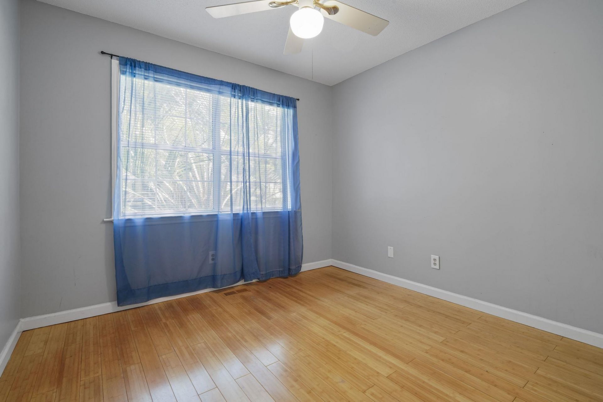 1021 Shem Creek Circle  Photo 7