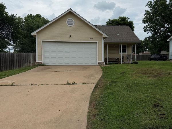 323 W Cypress Street , Coweta, OK 74429