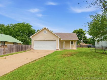 323 W Cypress Street Coweta, OK 74429
