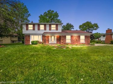 6628 Heather Heath, West Bloomfield Twp, MI 48322