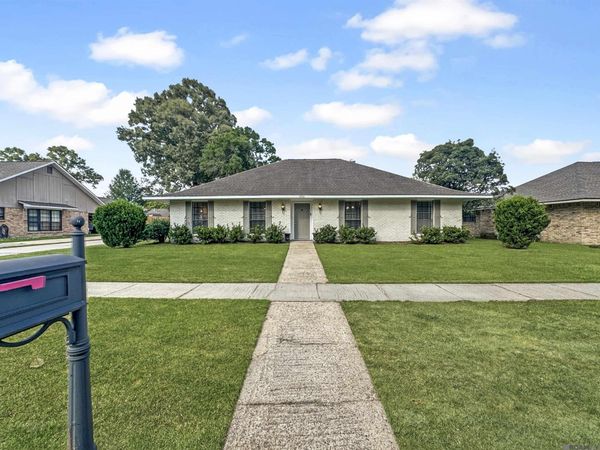 4941 Pine Hill Dr, Baton Rouge, LA 70817