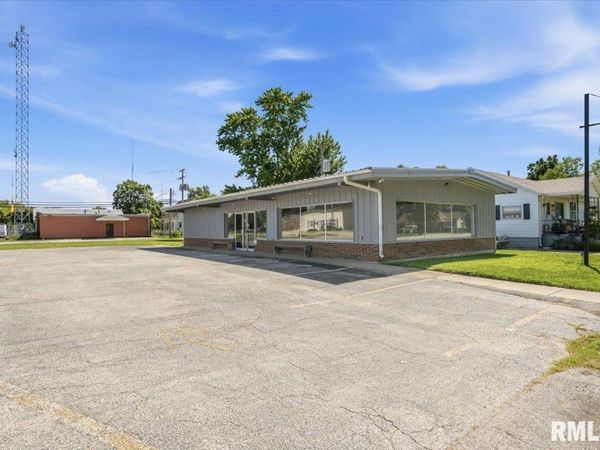200 W WALNUT Street, Chatham, IL 62629