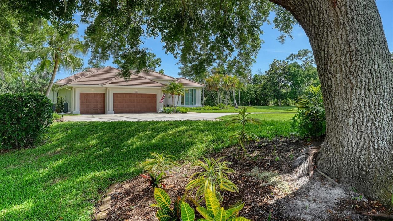 10010 Clubhouse Drive, Lakewood Ranch, FL 34202 Photo