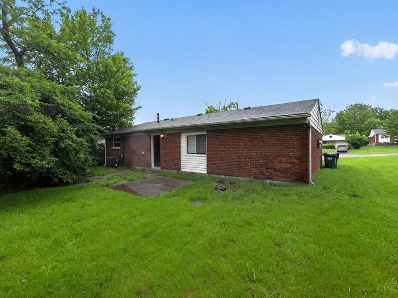 1315 Meredith Drive, Springfield Twp., OH 45231 Photo 2