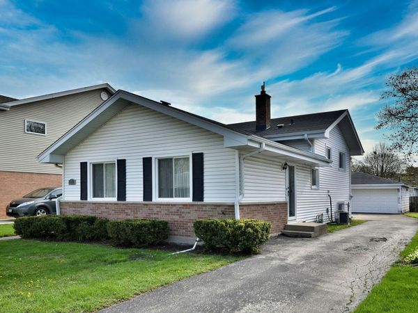 861 S Hawthorne Avenue , Elmhurst, IL 60126