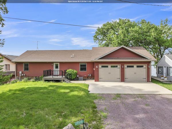 25510 Pasture Road , Spirit Lake, IA 51360