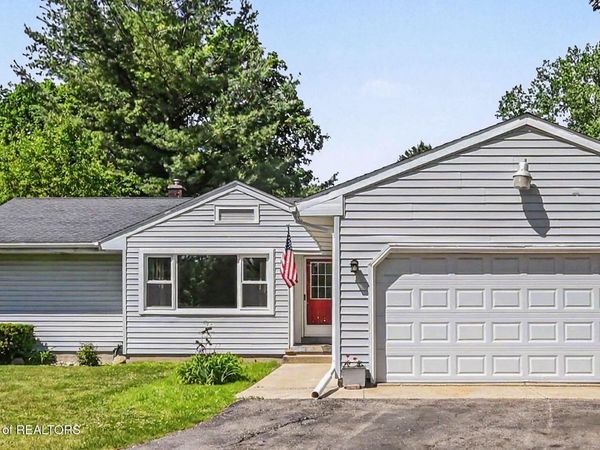 12799 Melody Road, Grand Ledge, MI 48837