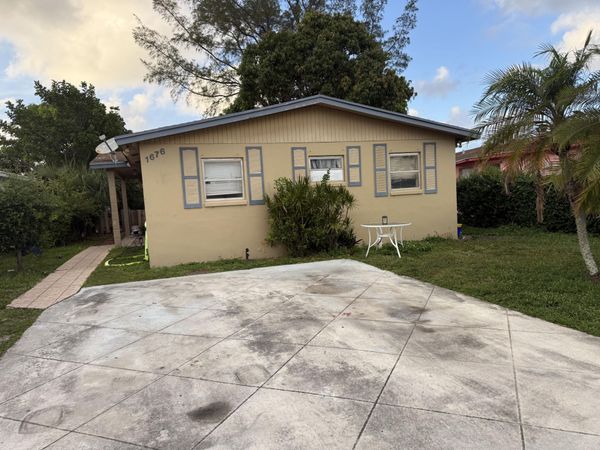 1676 W 10th Street, Riviera Beach, FL 33404