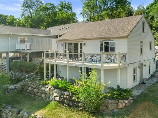 N39W27485 Hillside Grove ROAD, Pewaukee, WI 53072
