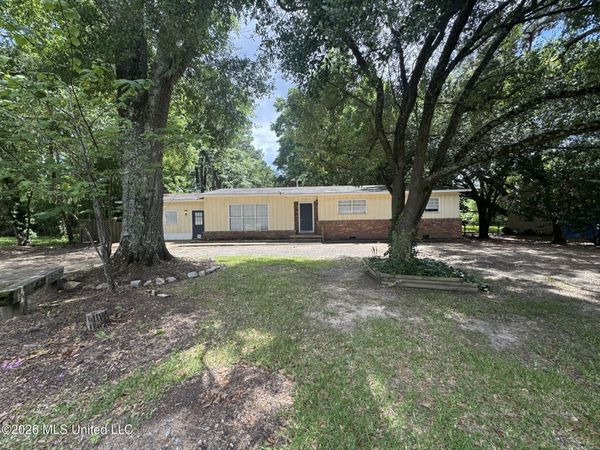 119 S Canton Club Circle, Jackson, MS 39211