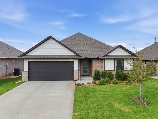 9005 NW 121st Terrace, Yukon, OK 73099