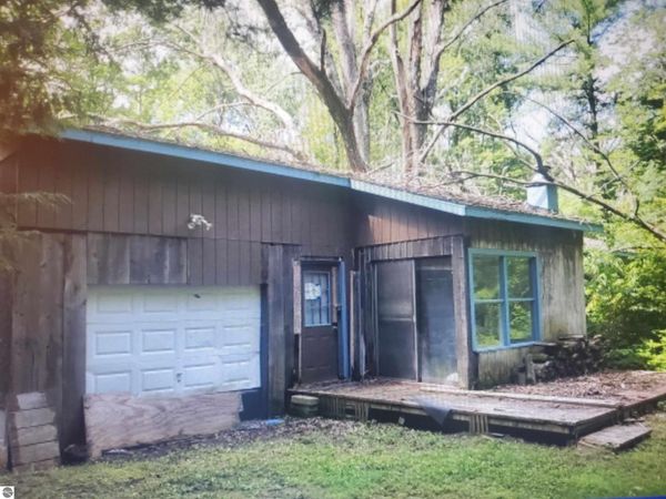 4864 One Road S, Harrietta, MI 49638