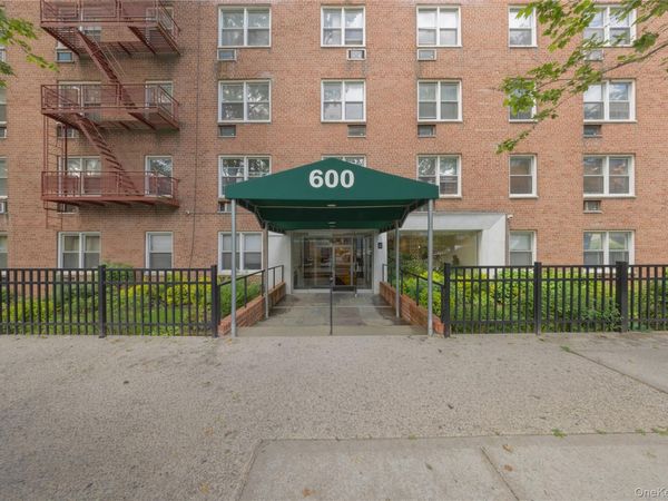600 Locust Street, Unit 5K, Fleetwood, NY 10552