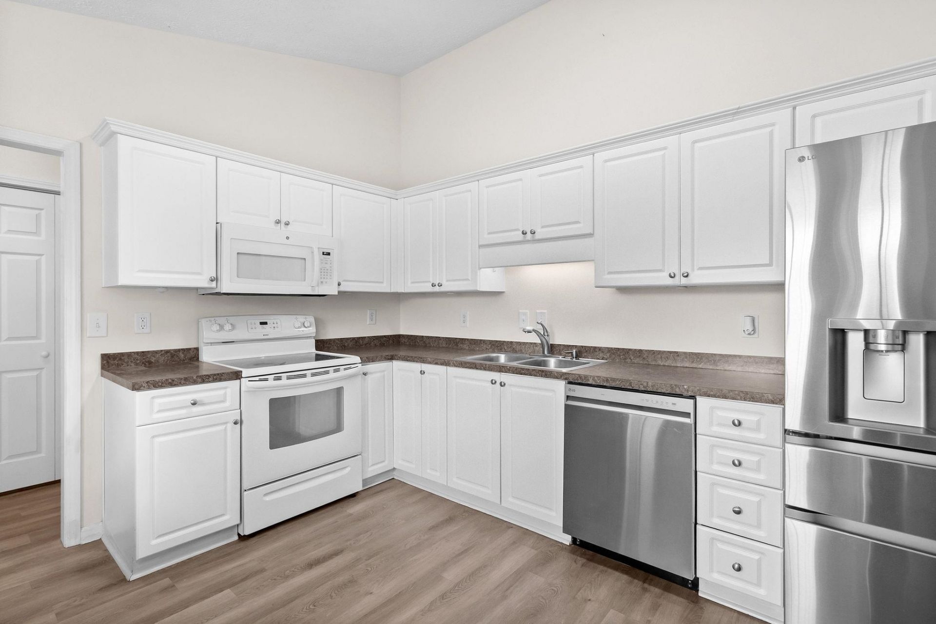 1301 Lochwood Ln.  Photo 10