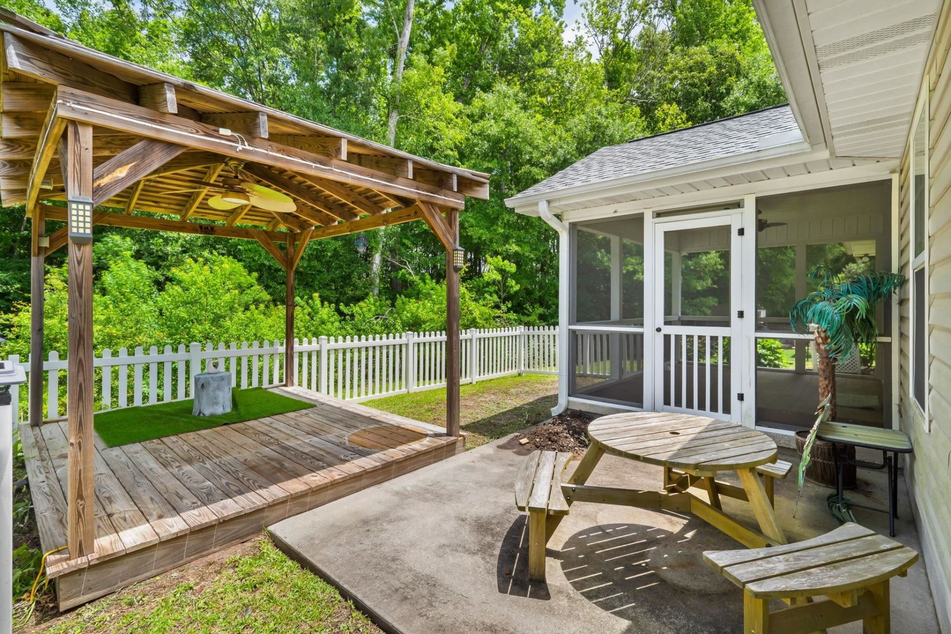 1301 Lochwood Ln.  Photo 29