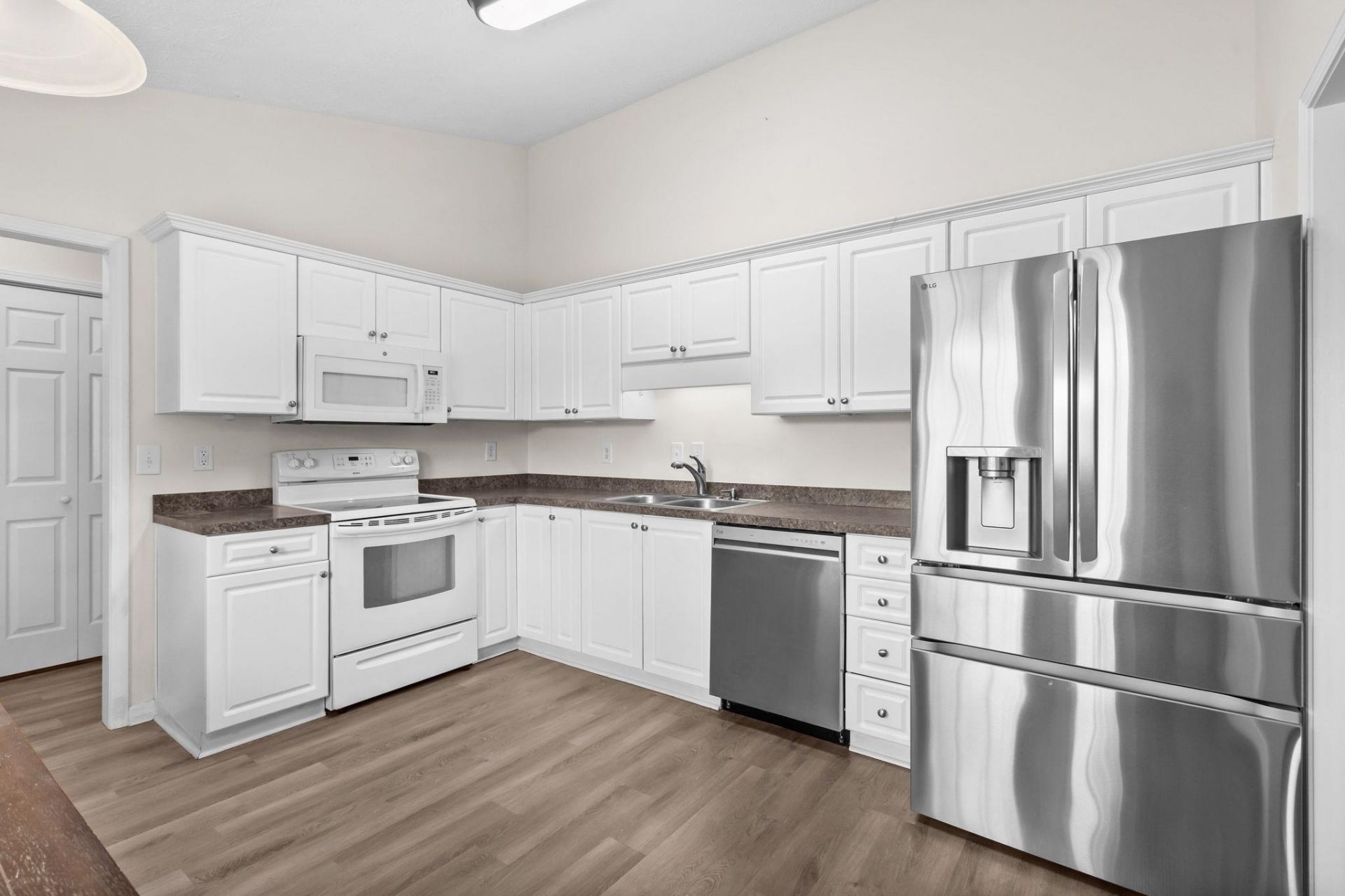 1301 Lochwood Ln.  Photo 9