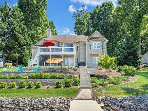 625 Winding Waters DR , Moneta, VA 24121