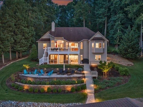 625 Winding Waters DR, Moneta, VA 24121