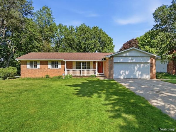 5059 Kidder Road , Almont Vlg, MI 48003