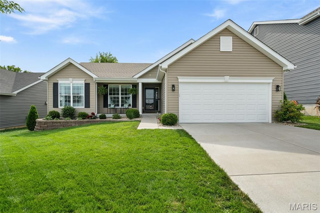 915 Crestwood Lane , O Fallon, MO 63366 Main Photo