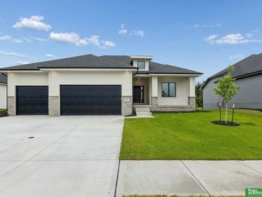 12383 Windsor Drive, Papillion, NE 68046