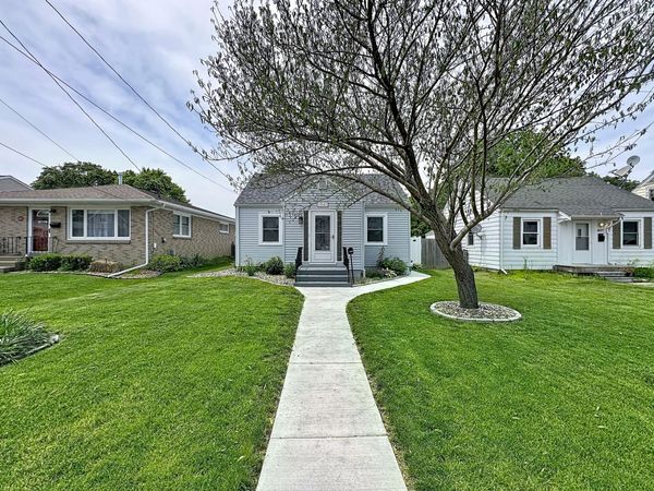 1841 32nd Street , Moline, IL 61265