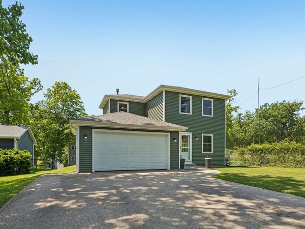826 Elm Avenue , Round Lake Park, IL 60073