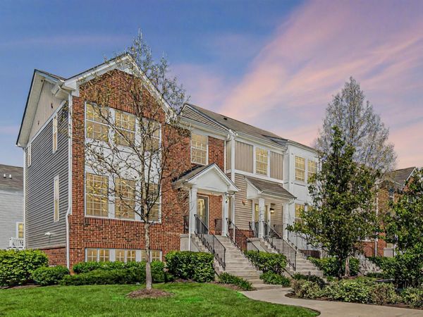 35 Nicholas Drive W, Des Plaines, IL 60016