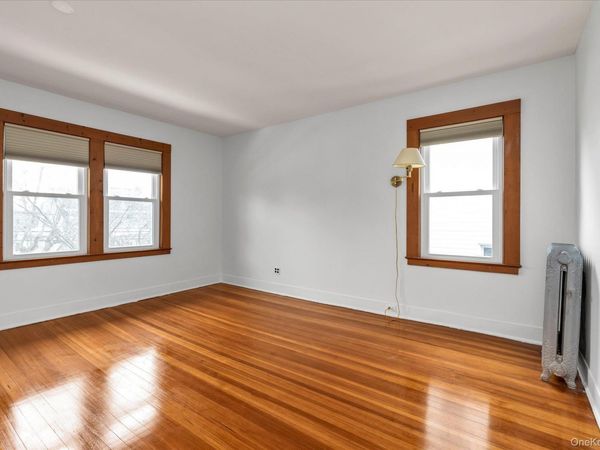 23 Thompson Place , Unit 2, Lynbrook, NY 11563
