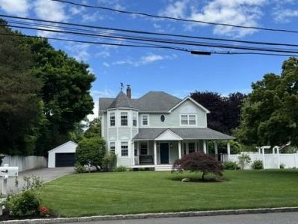 25 Sunny Road, Saint James, NY 11780
