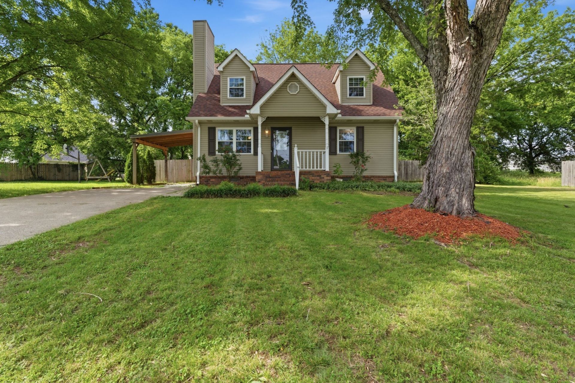 240 E Morris Dr, Gallatin, TN 37066 Main Photo