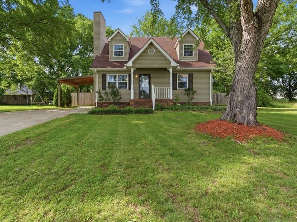 240 E Morris Dr, Gallatin, TN 37066