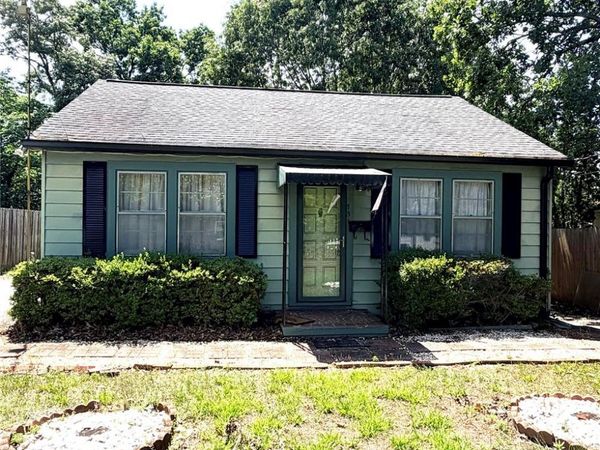 731 10th Street Boulevard NW, Hickory, NC 28601