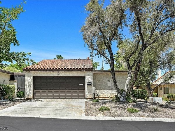 2450 El Paseo Circle , Las Vegas, NV 89121