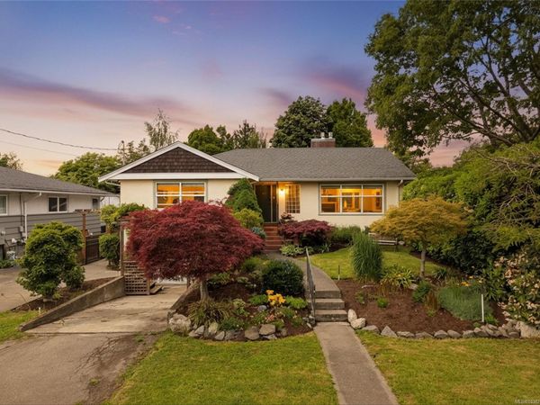 2758 Dunlevy St, Oak Bay, BC V8R 5Z5